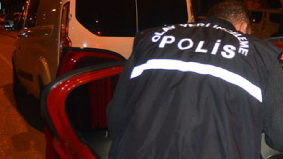 Gelin arabasını çalmaya çalışırken yakalandı