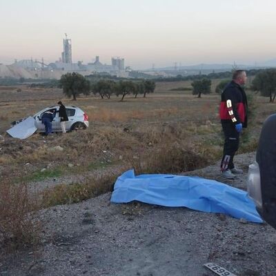 Karşı şeride geçip, polis otosuna çarptı: 2 ölü