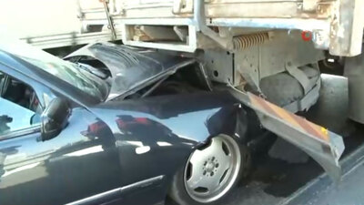 E-5'te feci kaza! 3 araç birbirine girdi