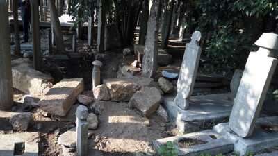 Define dedikodusuna inanıp 400 yıllık mezarı bu hale getirdiler