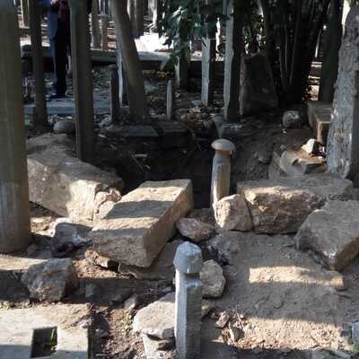 Define dedikodusuna inanıp 400 yıllık mezarı bu hale getirdiler