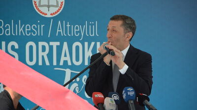 Bakan Selçuk'tan öğrencilere ıslıklı cevap