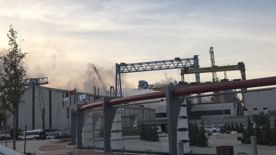 Tuzla'da korkutan yangın! Ekipler sevk edildi