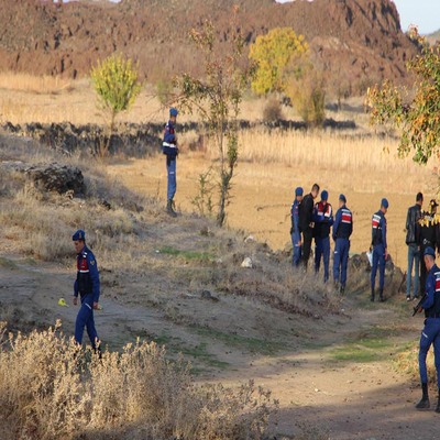Cinayet zanlısı polise ateş açtı