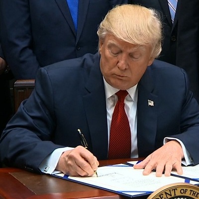 Trump imzayı attı! O ülkeye "altın" yaptırımı