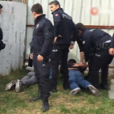 Çağlayan Adliyesi önünde iki grup birbirine girdi!