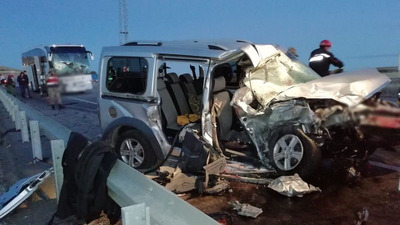 Yolcu otobüsü ticari araçla çarpıştı! Ölü ve yaralılar var