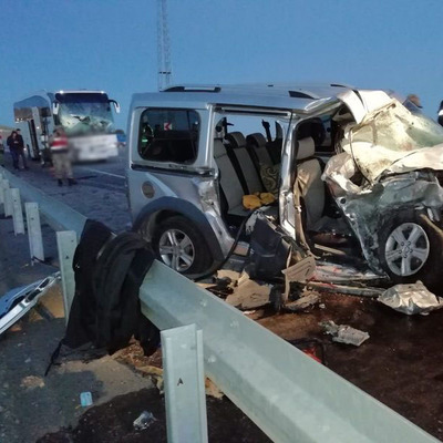 Yolcu otobüsü ticari araçla çarpıştı! Ölü ve yaralılar var