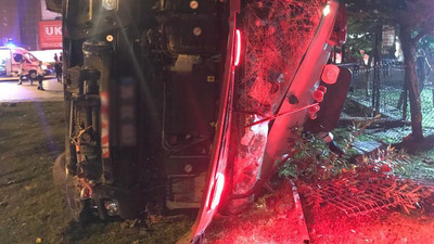 İtfaiye aracı hafif ticari araçla çarpıştı, 9 kişi yaralandı