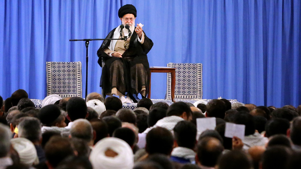 Hamaney: ABD çökmeye doğru gidiyor!