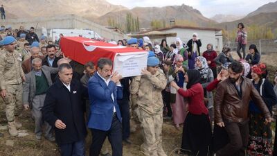 Şehit korucu toprağa verildi...