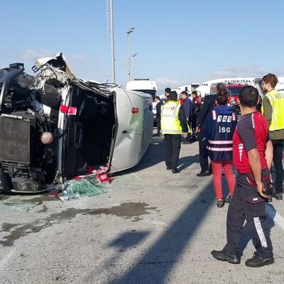 Atatürk Havalimanı'nda servis araçları çarpıştı