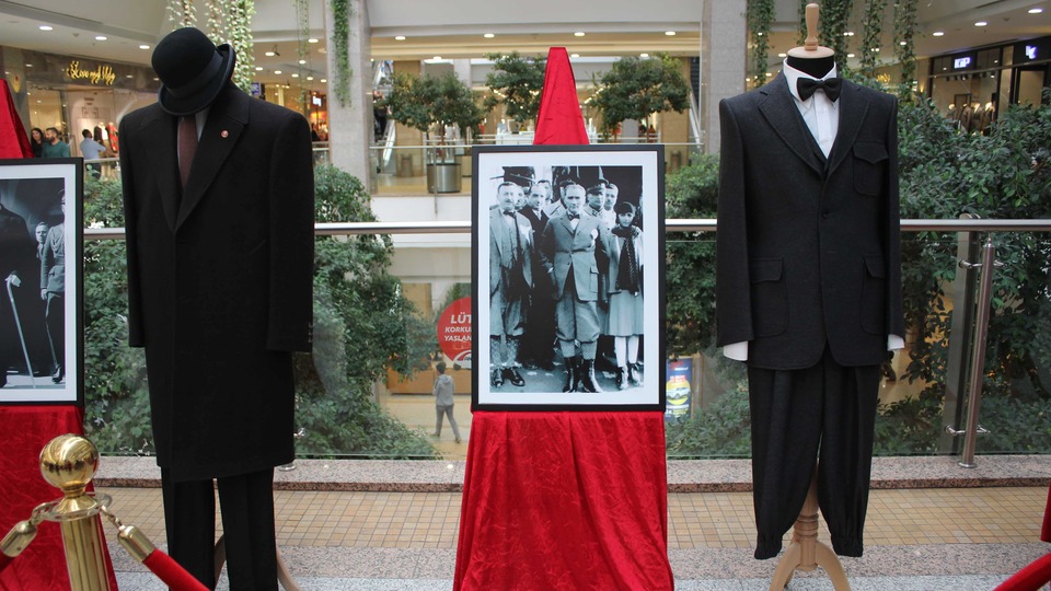 Atatürk'ün giysileri sergileniyor