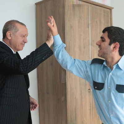 Cumhurbaşkanı Erdoğan engelli çocuklarla şarkı söyledi!