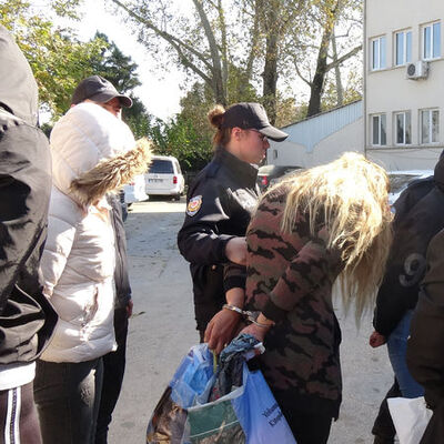 Yüzlerini kapatan şüphelilere, 'Utanılacak bir şey yapmadık ki' dediler