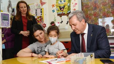 Onkolojide tedavi gören çocuklara oyunlarla İngilizce öğretecekler