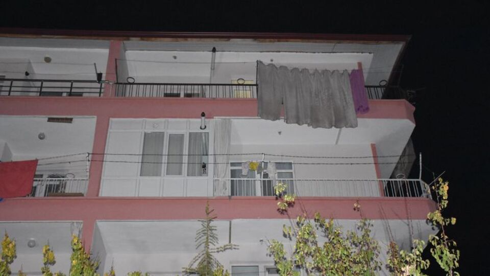 Korkunç iddia: 2 yaşındaki yeğenini balkondan attı