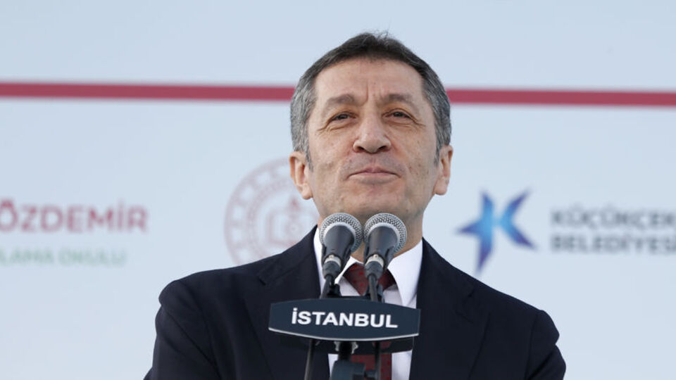 Bakan Selçuk: Okullara bağlama geliyor