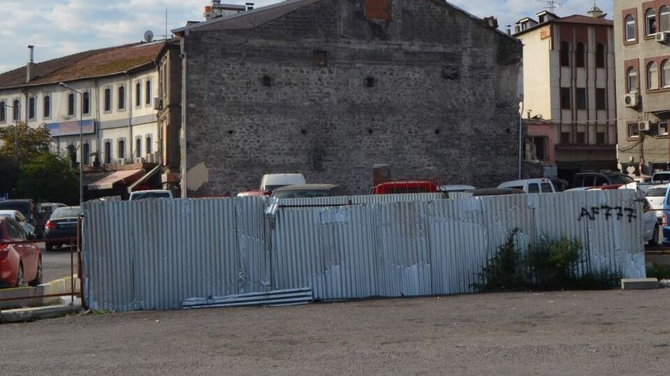 Bin 500 yıllık köprünün kaderi merak konusu