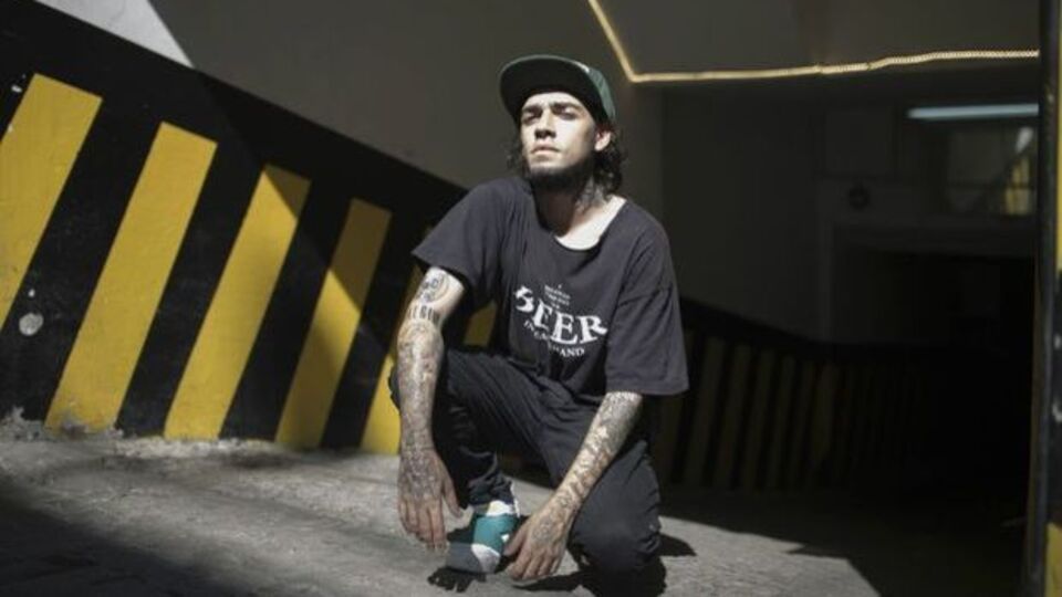 Ünlü rapçi Ezhel yeniden hakim karşısında