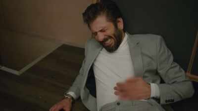 Mehmet, Emre'yi bıçakladı!