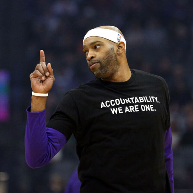 Vince Carter yıllara meydan okuyor!