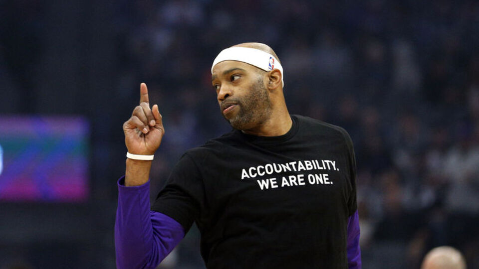 Vince Carter yıllara meydan okuyor!