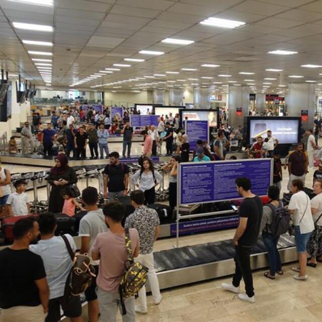 Hava yolu yolcu sayısı 10 ayda 183 milyona yaklaştı