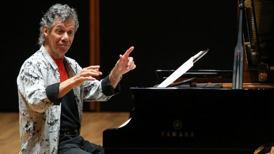 Ünlü sanatçı ayakta alkışlandı