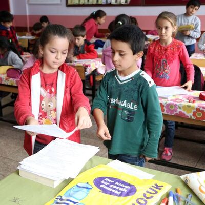 Öğretmen olmadan sınav oluyorlar! Helal olsun size çocuklar!