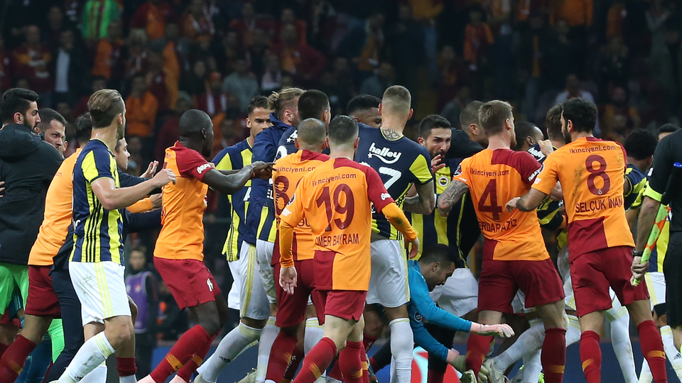 "Ellerine yüzlerine bulaştırdılar"