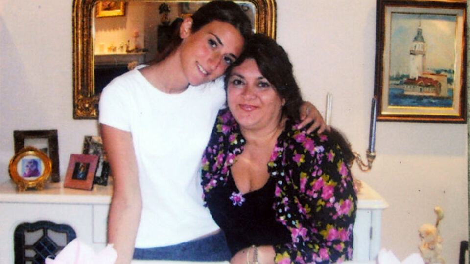 Sinem'in annesi konuştu: "Pencereye giderken kızımın ayak izi yok!"