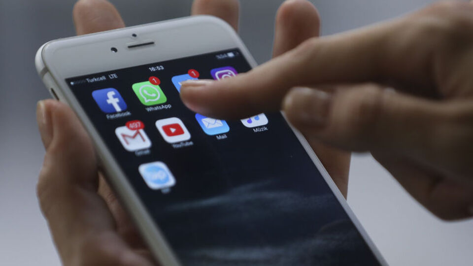 Yurtdışından cep telefonu getirenler dikkat! Harç değişti!