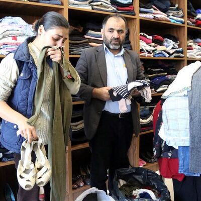 Öptü, kokladı... Kendi elleriyle teslim ederken: 'Sözün bittiği yerdeyiz'