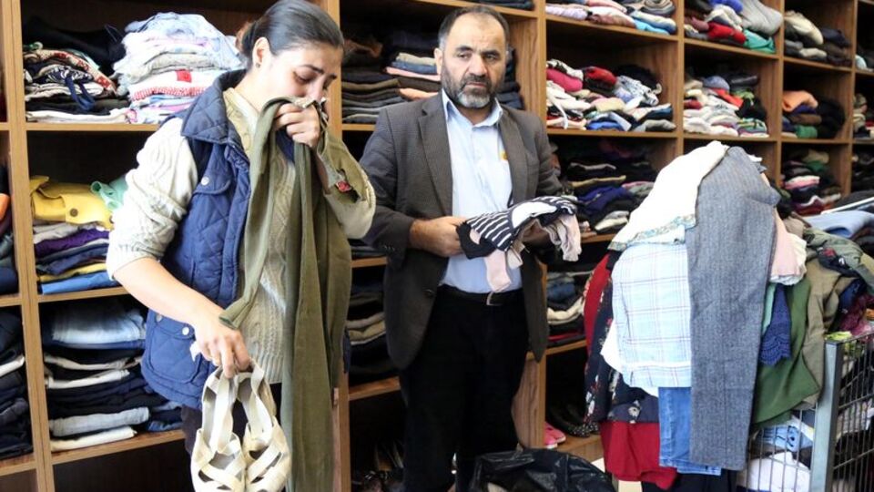 Öptü, kokladı... Kendi elleriyle teslim ederken: 'Sözün bittiği yerdeyiz'