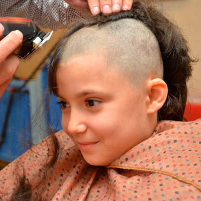 Lösemili çocuklar için saçlarını bağışladı