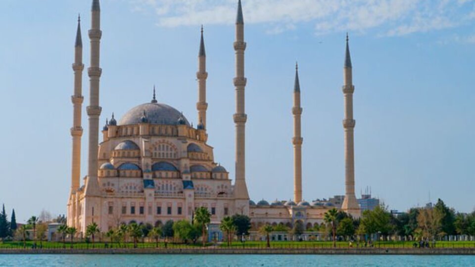 Adana Cuma namazı saat kaçta?