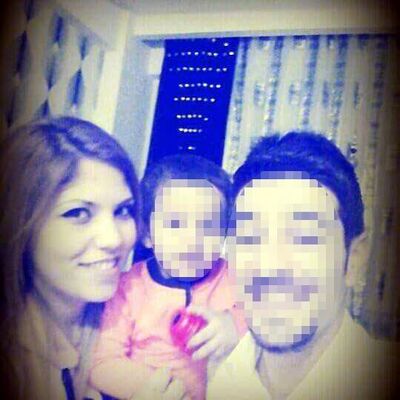 Eşini kucağında çocuğu varken başından vurdu