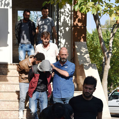 10 Kasım'da Antalya'da Atatürk büstünü kırarken yakalandılar!