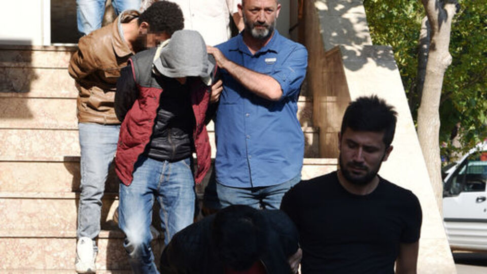 10 Kasım'da Antalya'da Atatürk büstünü kırarken yakalandılar!