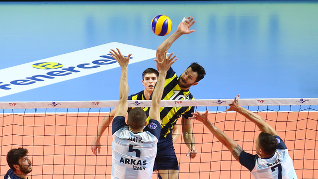 Arkas, Fenerbahçe'ye set vermedi