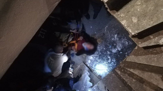 Asansör boşluğuna düşen kadın ağır yaralandı