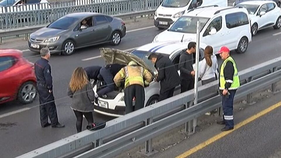 Ağır akan E-5 trafiğinde başına gelen akılalmaz!