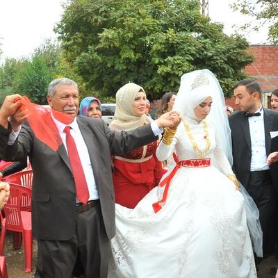 24. çocuğunu evlendirdi! Düğün halayında çok ilginç detay...