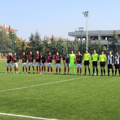 Yok böyle maç! 9 dakikada başlarına gelmeyen kalmadı