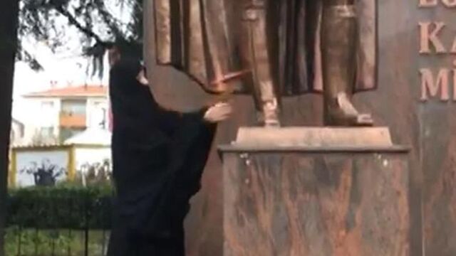 Tekirdağ polisi yakaladı! Atatürk heykeline baltayla saldırdı!
