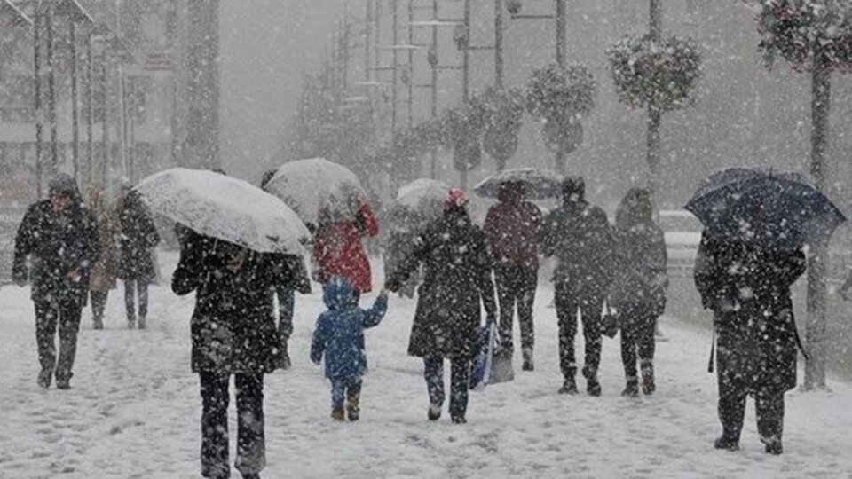 Meteoroloji İstanbul için saat verip uyardı!
