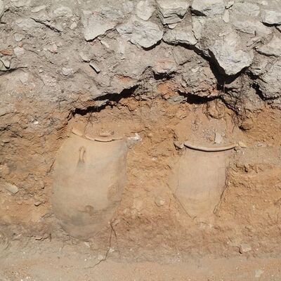 Metrelerce derinlikteki 75 küpte bakın ne saklanmış?