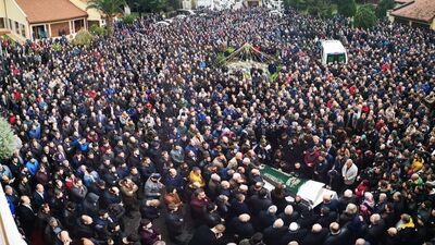 Sendika üyeleri, öldürülen başkanları Karacan'a veda etti