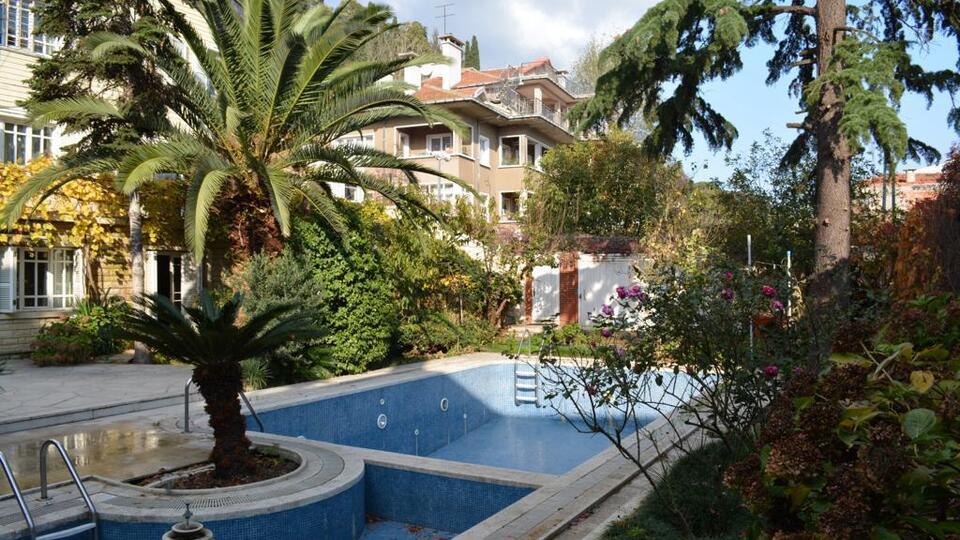 Özal'ın köşkü satılıyor!